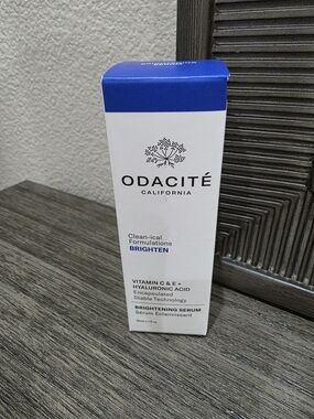 Odacite Brightening Serum - Blue/White